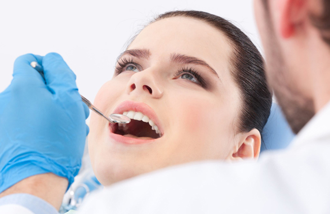 Lấy cao răng bằng phương pháp siêu âm dễ dàng mà không hề đau đớn
