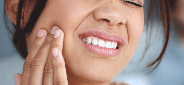 Răng số 7 bị sâu cần điều trị sớm để tránh mất răng