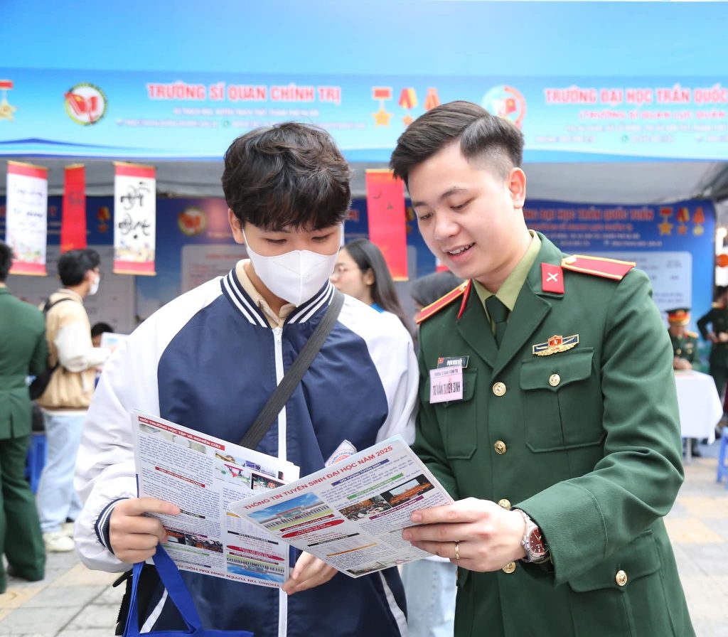 Thi vào trường quân đội cần học những môn gì